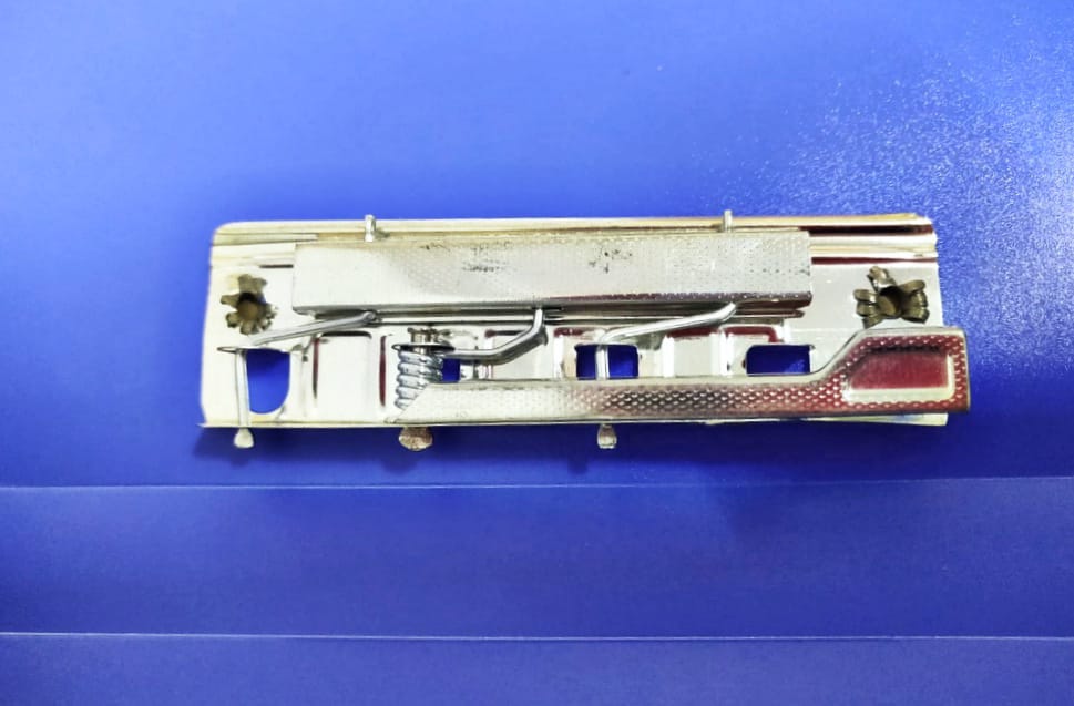>> Plastic File A/4 " Punchless Clip "